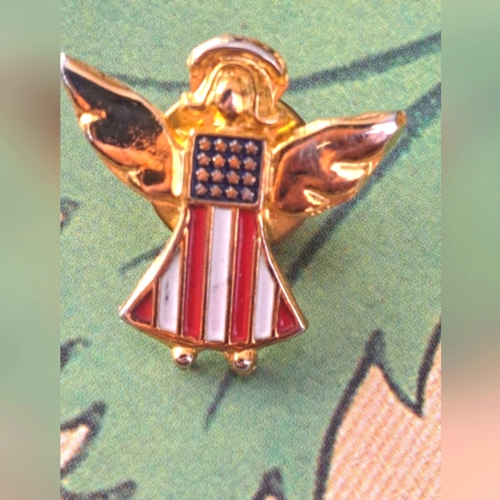 Angel lapel pin with usa flag incorporated - Picture 2 of 4